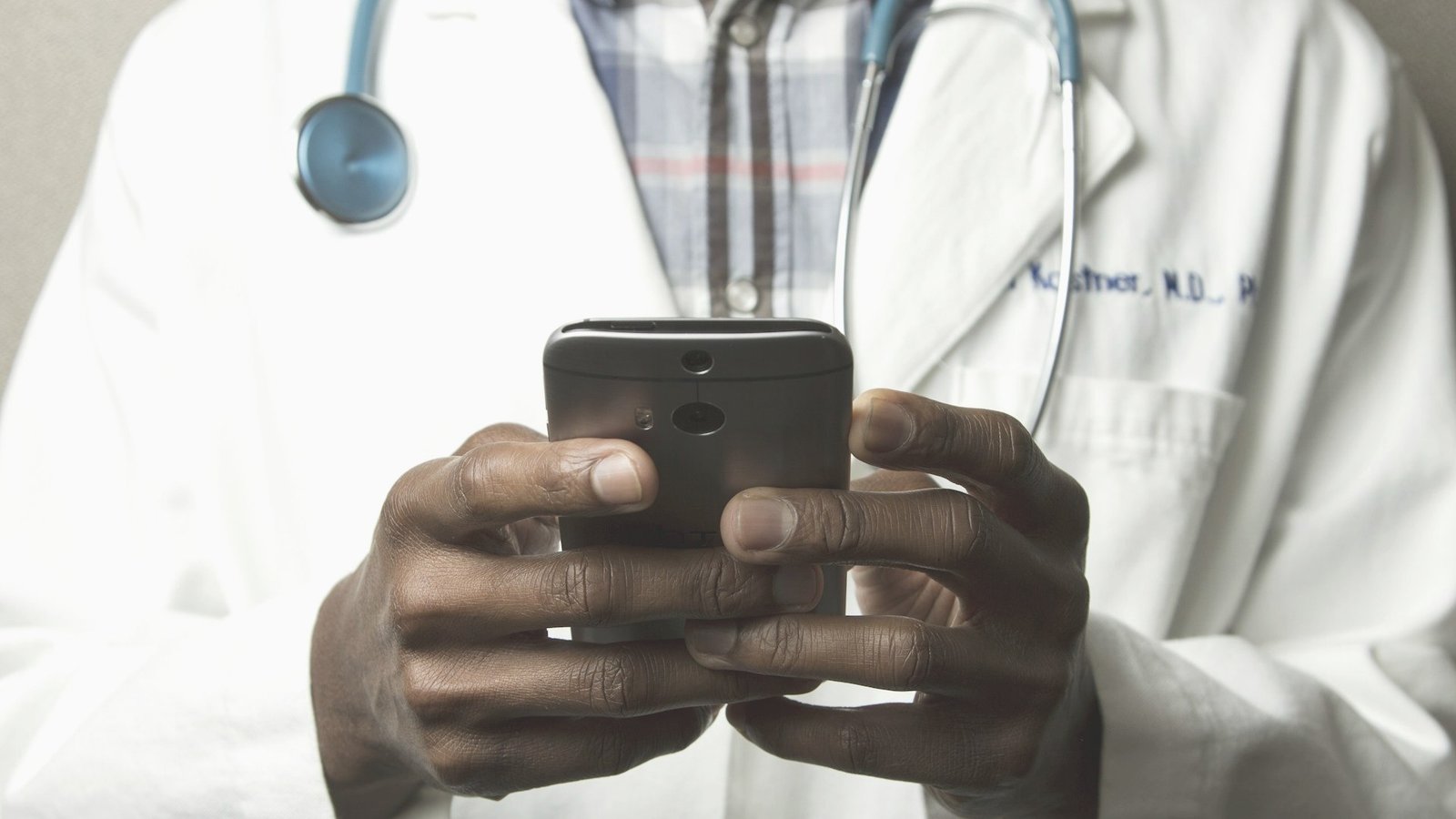 Gerente de hospital público como primer garante de la gobernanza de inteligencia artificial